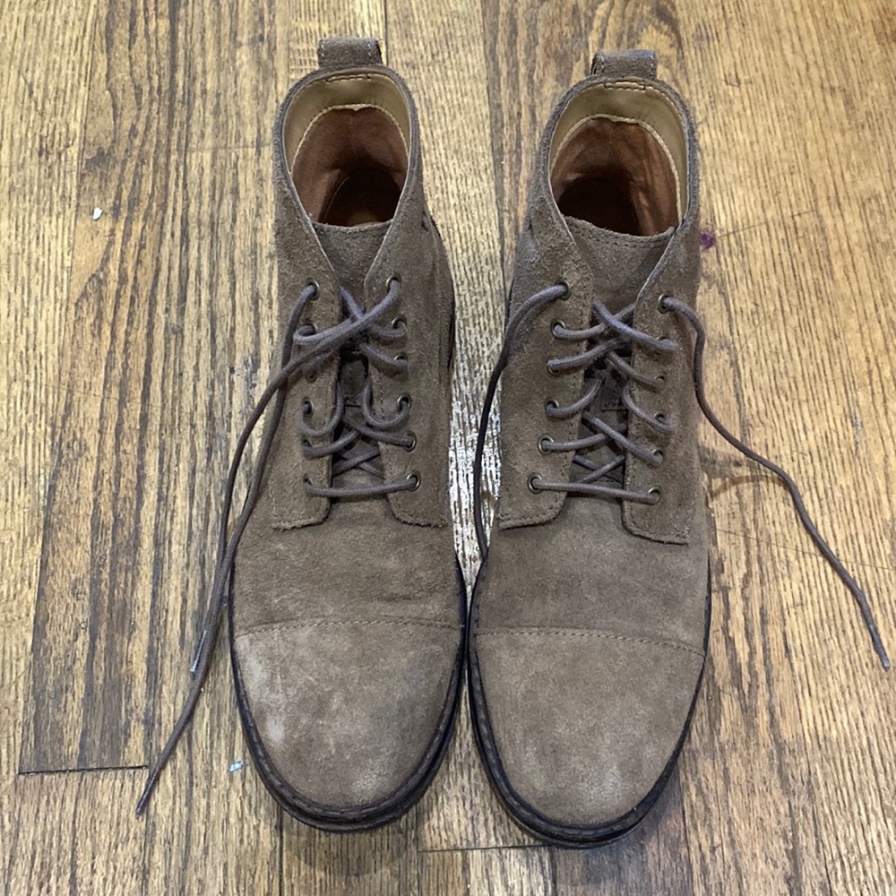 Clarks Suede Lace Up Boots size 8. EUC.